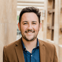 Customer experience with online food delivery app Satisfied customer ordering food through a restaurant delivery app